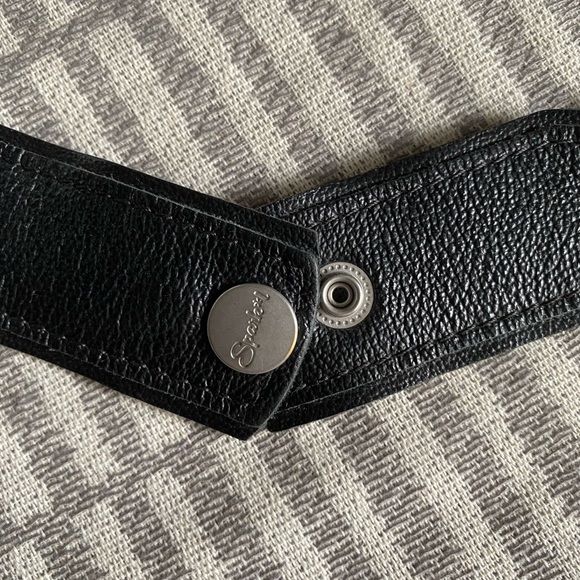 SPARK’L BRAND BOWTIE APPLE WATCHBAND - Picture 6 of 7